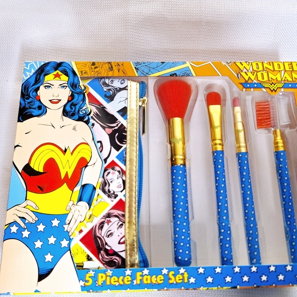NWT " The Ultimate Wonder Woman Bundle" - Picture 13 of 15